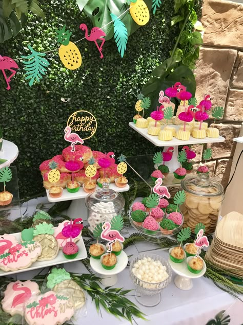 Flamingo Dessert table - lemonblu.