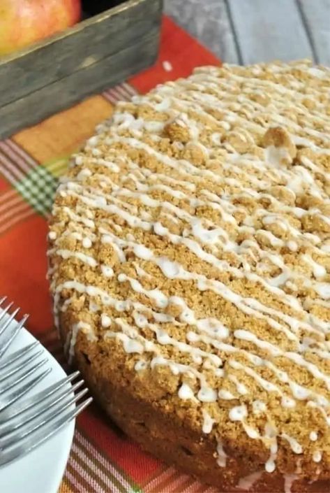 The Best Apple Crumb Cake Apple Crumb Cake Recipe, Apple Crumb Cake, Apple Crumb Cakes, Crumb Cake Recipe, Apple Crumb, Crumb Cake, Crumb Topping, Springform Pan, Apple Desserts