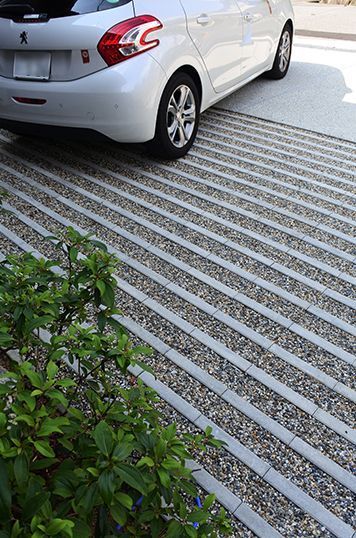 Driveway Material Ideas, Parking Pavers Driveways, Paved Driveway Ideas, Garden Ideas Driveway, Permeable Driveway, Modern Driveway, Pavement Design, Paving Design, Driveway Design