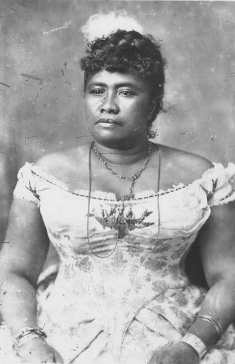 Queen Of Hawaii, Hawaiian Monarchy, Polynesian People, Hawaiian History, Hawaii Vintage, Hawaiian Art, Hawaiian Culture, Aloha Hawaii, Vintage Hawaii