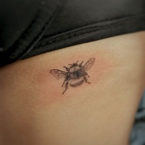 #tattoo #tinytattoo #blacktattoo #microrealism #microrealismtattoo #beetattoo #bumblebeetattoo #firsttattoo Jellybean Tattoo, Millipede Tattoo, Bee Tattoos, Bumble Bee Tattoo, Dandelion Tattoo, Bee Tattoo, Realism Tattoo, First Tattoo, Tiny Tattoos