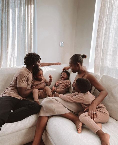 Luxury Black Family Aesthetic, Black Family Asethic, Happy Family Aesthetic Photography, Happy Family Aesthetic Black, Black Family Household Aesthetic, Black Family Home, Black Motherhood Aesthetic, Black Family Goals, Black Family Aesthetic