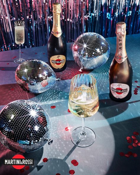 Are you ready for the ball drop🪩? Cheers to 2023 with MARTINI & ROSSI® Prosecco and Sparkling Rosé. Get your New Year’s party favors! Disco Ball Martini, Disco Drinks Aesthetic, Disco Ball Champagne Bottle, Disco Ball Drink, Gold Martini, Martini Rossi, Beverage Photography, Cocktail Ideas, Bar Logo