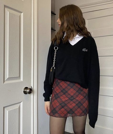 Clothes Place, 6th Form, Red Plaid Skirt, Sixth Form, Outfit Styling, Plaid Skirt, 가을 패션, Collared Shirt, Mode Inspiration