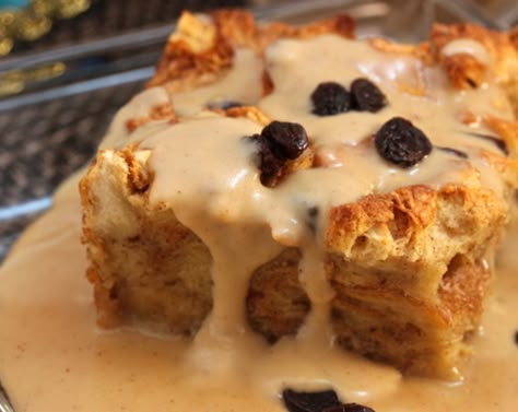 Bread Pudding Whiskey Sauce, Whiskey Bread Pudding, New Orleans Bread Pudding, New Orleans Bread, Bread Pudding Sauce, Whisky Sauce, Whiskey Sauce, Bread Pudding Recipes, Bread Puddings