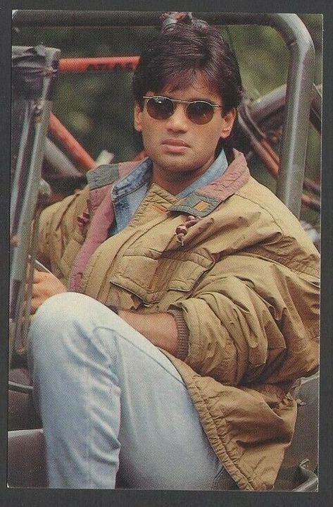 #BollywoodFlashback #rare #postcard #FlashbackFriday #muvyz #muvyz021221 Sunil Shetty Old Photos, Happy Diwali Images Hd, Man Actor, Sunil Shetty, Suniel Shetty, Artis India, Indian Army Special Forces, Facebook Cover Photos Love, Roy Kapoor