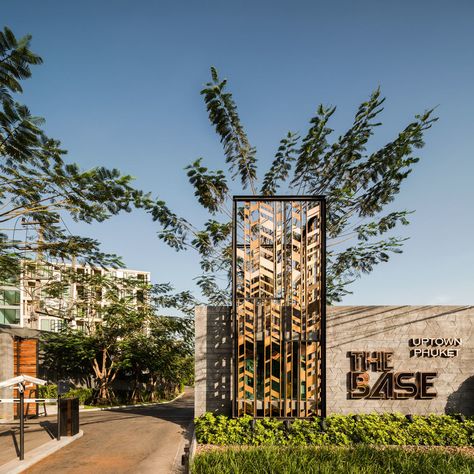 The Base Uptown by Openbox Architects – mooool Entrance Landscaping, Tor Design, Entrance Signage, Garden Wall Designs, Landscape Lighting Design, Guard House, Entrance Gate, Compound Wall, Entrance Gates Design