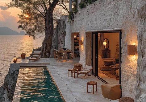 Capri Interior Design, Italian Pool Design, Capri Villa, Villa Italia, Coastal Home Design, Villa Decor, Living La Dolce Vita, Italy Villa, Villas In Italy