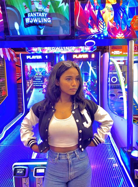 Arcades are definitely a pretty place to take pictures <3 #arcade #fashion #aesthetic #instagram #instafashion #instagood Arcade Night Outfit, Outfit For Arcade, Arcade Outfit Ideas Summer, Aesthetic Arcade Pictures, Outfits For Arcade, Arcade Captions For Instagram, Arcade Instagram Pictures, Arcade Date Outfit Ideas, Arcade Picture Ideas