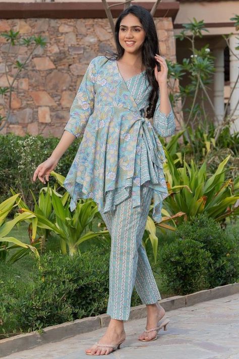 Co Ord Sets Women Summer, Cotton Co Ord Sets Western, Cotton Cord Set, Long Blouse Designs, Spray Deodorant, Lighting Background, Simple Frock Design, Stylish Kurtis Design, Long Frock Designs