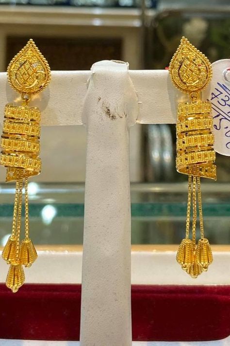 Latest Gold Earrings, Gold Jewelry Bridal, Gold Set Design, Dubai Gold Jewelry, Dresses Gold, Gold Jewelry Outfits, New Gold Jewellery Designs, Random Fashion, Gold Earrings Models