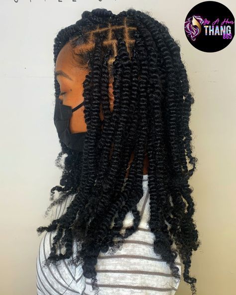 Knotless Sengelese Twist, Knotless Spring Twist, Brown Spring Twists, Short Spring Twist Hairstyles, Medium Spring Twist, Spring Twist Braids Short, Short Spring Twists, Spring Twists Hairstyles, Afro Spring Twist