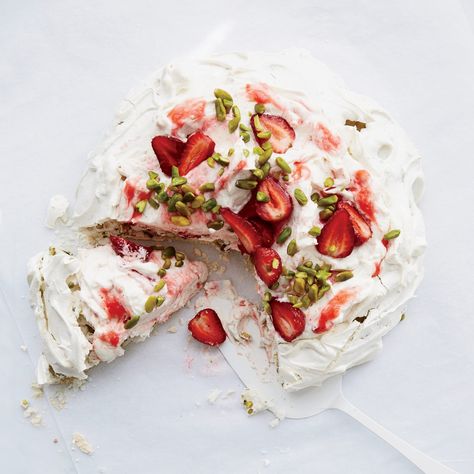 Baked In Vermont, Pavlova Recipe, Chocolate Sandwich, Rhubarb Recipes, Summer Dessert Recipes, Cannoli, Best Dessert Recipes, Cream Recipes, Decadent Desserts