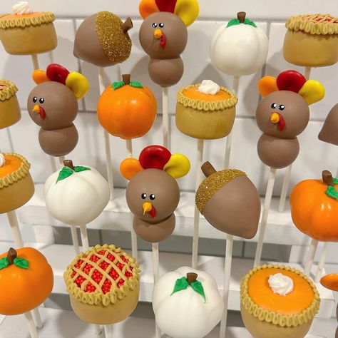 🍡🧡🦃🥧Thanksgiving set for this year! (Times 300 cake pops 😂😵‍💫 Finally a day off!! | Instagram November Cake Pops, Cute Thanksgiving Cake Pops, Turkey Cake Pops Thanksgiving, Cakepop Ideas Decoration, Diy Cake Pop Stand Dollar Store, Fall Themed Cake Pops, November Baking Ideas, Thanksgiving Cute Desserts, Thanksgiving Cake Pops Ideas