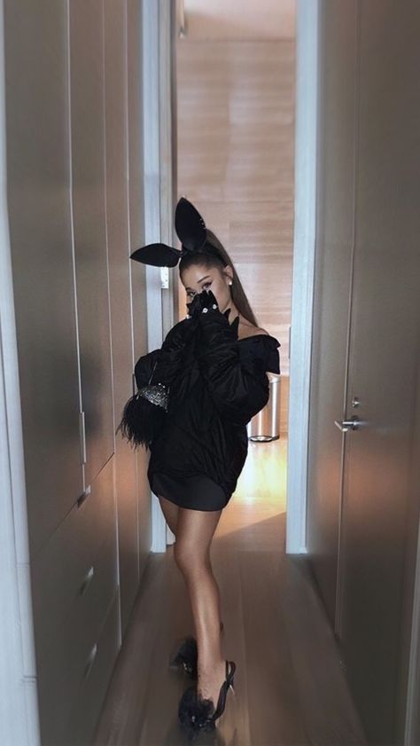 Ariana Grande Today, Adriana Grande, Ariana Grande Style, Beauty Routine Tips, Ariana Grande Wallpaper, Ariana Grande Photoshoot, Ariana Grande Pictures, Ariana G, Dangerous Woman