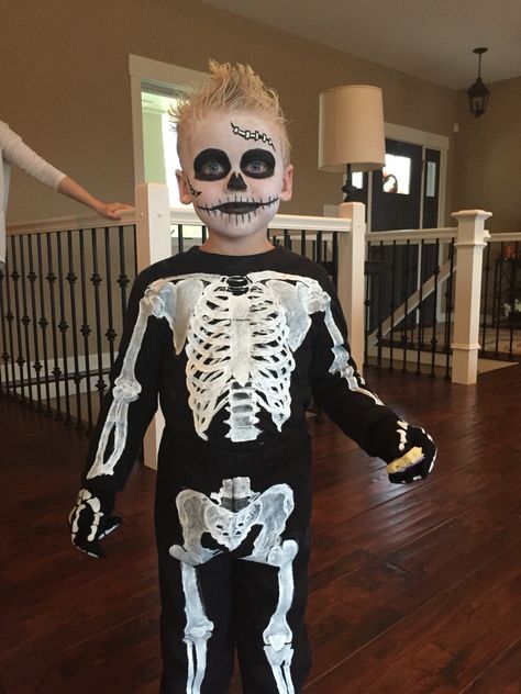 Catrin Boy Makeup, Zombie Skeleton Costume, Creative Boy Costumes, Skeleton Makeup For Boys, Toddler Skeleton Face Paint, Diy Boy Halloween Costume Kids, Boys Skeleton Makeup, Skeleton Face Paint Easy Kids, Baby Skeleton Makeup