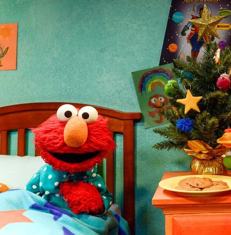 Elmo Christmas, Elmo Cookies, Bedtime Routines, Sesame Street Muppets, Pig Cartoon, Loving U, Sesame Street, Puppets, Talk About