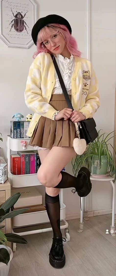 Pompompurin outfit Sanrio Fashion Aesthetic, Pom Pom Purin Cosplay, Pompompurin Outfit Aesthetic, Pompompurin Clothing, Pom Pom Purin Outfit, Pompompurin Shoes, Pompompurin Aesthetic Outfit, Pompompurin Outfit Ideas, Cute Sanrio Outfits