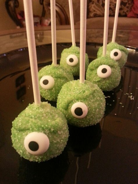 Spooky Cake Pops, Halloween Cakepops, Monster Cake Pops, One Eyed Monster, Boo Bash, Cake Pop Designs, Halloween Cake Pops, Pop Ideas, Red Eyed Tree Frog