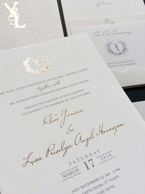 Simple And Elegant Wedding Invitations, White Wedding Invitations Elegant, Wedding Invitations Simple Elegant, Simple Invitation Card, Minimalist Wedding Invitation Elegant, White And Gold Wedding Invitations, White Wedding Invites, Elegant Wedding Invitations Classy, Wedding Invitation Layout