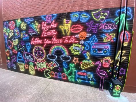 Neon Wall Mural, Neon Paint Party Ideas, Neon Wall Design, 8th Grade Dance Themes, Neon Graffiti, Glow In Dark Party, Mitzvah Themes, Doodle Wall, Dance Themes