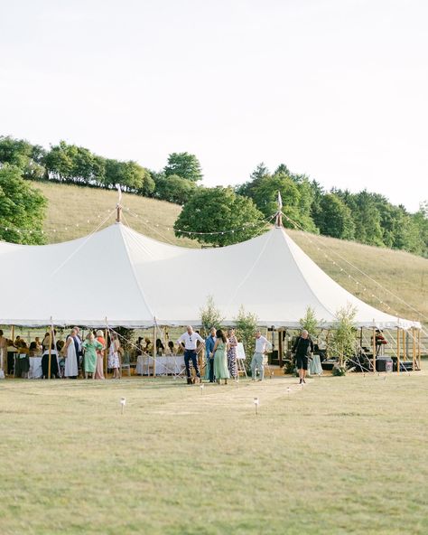 Happy Monday! And with the sun shining, I thought I’d share a few images from this beautiful marquee wedding. Planning @rebeccakevents Flowers @bloomologieflowers Marquee @peacockandbow Catering @oxfordfinedining #marquewedding #tentwedding #alfrescowedding #weddinginspo Garden Wedding Marquee, Marquee Cocktail Wedding, Glass Marquee Wedding, Traditional Marquee, Marquee Wedding Reception, Marquee Wedding Decoration, Marquee Party, Marquee Decoration, Alfresco Wedding