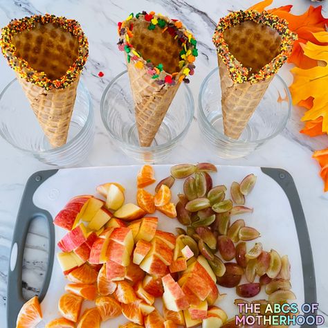 Fruit Cornucopia Easy Thanksgiving Treat - The ABCs of Motherhood Edible Thanksgiving Crafts For Kids, Thanksgiving Feast Preschool, Thanksgiving Childrens Church, Fruit Cornucopia, Thanksgiving Fruit, Kids Brunch, Preschool Thanksgiving, Thanksgiving Brunch, Thanksgiving Snacks