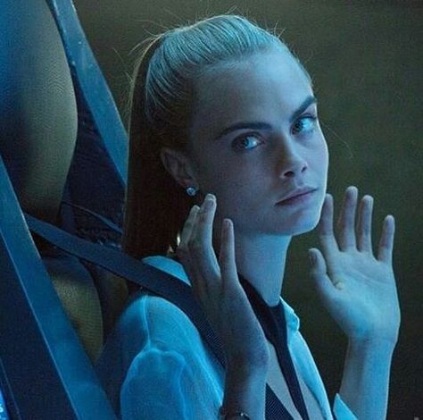 Cara Delevingne Valerian, Turtleneck Outfit Ideas, Face Inspiration, Turtleneck Outfit, Role Player, Valerian, British Actresses, Women Outfit, Space Opera