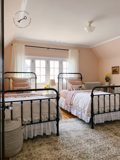 Sisters Bedroom Ideas, Twin Beds Guest Room, Sister Bedroom, Long Narrow Living Room, Shared Girls Room, Sister Room, Ikea Nursery, Shared Girls Bedroom, Pink Bedroom For Girls