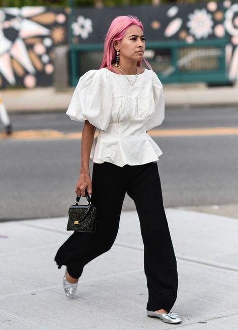 The 2020 peplum trend White Peplum Top Outfit, Peplum Jacket Outfit, Peplum Outfits, Peplum Top Outfits, Coming Back To Life, White Peplum Top, Peplum Crop Top, White Peplum Tops, Vogue France