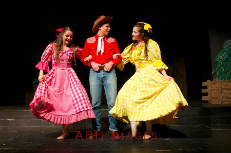 PHS musical Oklahoma a success | The Piedmont Highlander Oklahoma Musical Hairstyles, Oklahoma Costumes, Oklahoma Musical, Oklahoma Fashion, Musical Dress, Musical Costumes, Rodeo Rider, 1940s Hairstyles, Clothes Reference