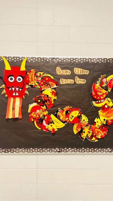 Allie Apels on Instagram: "💛🧧Collaborative Lunar New Year Dragon🧧 💛 We’ve been exploring the traditions and celebrations that take place during Lunar New Year. We read a number of books and watched some videos. The children were especially interested in watching videos of the dragon dances, so we decided to make a collaborative paper plate dragon. Each student in my am and pm class painted half of a paper plate. Then they decorated their plate piece with stickers, pom poms, feathers, gold pa Dragon Paper Plates, Kindergarten Lunar New Year, Lunar New Year Kindergarten, Dragon Lunar New Year, Paper Plate Dragon, Lunar New Year Dragon, February Art, Paper Plate Art, Kindergarten February