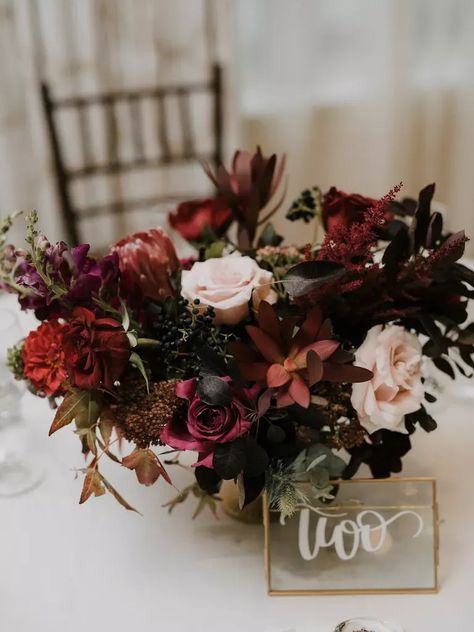 Moody Wedding Ideas, Moody Wedding Decor, Haunted Wedding, Gloucester Massachusetts, Pink Centerpieces, Emo Phase, Castle Wedding Venue, Black Wedding Cakes, Wedding Cake Photos