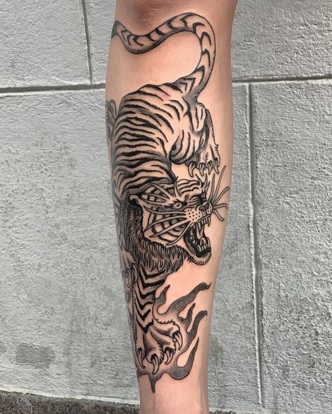 Alex Kosenkov on Instagram: “Shin crawler from last week Thanx Linnea!  Stockholm there is time to tattoo next week! DM or kosenkovttt@gmail.com  #blacktraditionals…” Tiger Leg Tattoo, Melbourne Tattoo, Shin Tattoo, Bunny Slippers, Peonies Tattoo, Leg Tattoo, Sleeves Ideas, Tiger Tattoo, Snake Tattoo