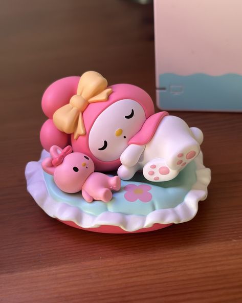 sanrio daily ✨ on Twitter: "sleepy my melody 💫 https://t.co/0cSdK9kg71" / Twitter My Melody Figurines, Mellotune Sanrio, Wallpaper Ipad Sanrio, My Melody Things, Pink Sanrio Wallpaper, Hello Kitty Fresa, My Melody Toy, Sanrio Wallpaper Ipad, My Melody Stuff