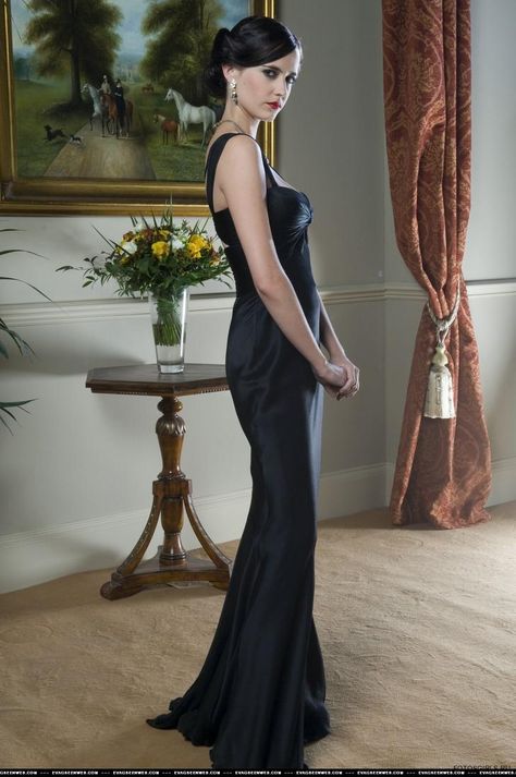 Eva Green Casino Royale Outfit, James Bond Dresses, Eva Green Casino Royale, Royale Outfit, Bond Girl Dresses, Casino Dress Code, Bond Dress, 007 Casino Royale, James Bond Party