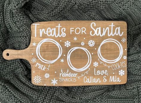 Create a delightful Santa charcuterie board complete with cookies and milk, perfect for holiday parties and family gatherings! Santa Charcuterie Board, Santa Cookies And Milk, Dear Santa Tray, Santa Board, Santa Cookie Plate, Santa Tray, Wood Art Diy, Cookies For Santa Plate, Santa Cookie