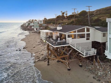 The Surfrider Villa by Stay Awhile Villas - Houses for Rent in Malibu, California, United States - Airbnb Celebrity Homes, Malibu California, California Style, Celebrity Houses, Eclectic Home, Renting A House, For Rent, Villa, United States