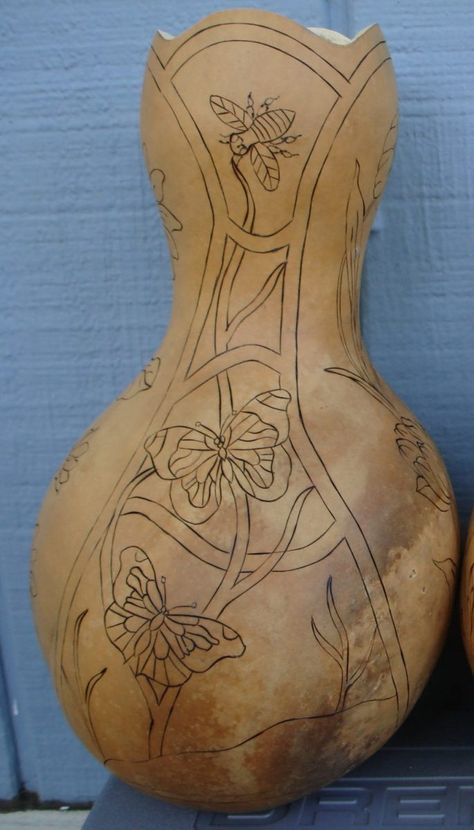 Wood Burning Techniques, Gourd Ideas, Gourd Crafts, Gourds Birdhouse, Decorative Gourds, Hand Painted Gourds, Wood Burning Ideas, Gourd Lamp, Gourds Crafts