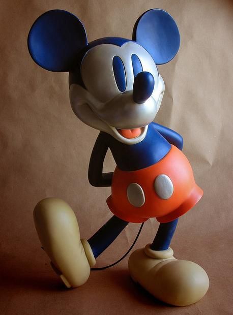 Classic Mickey Mouse "Big Fig" statue, designed by Kevin Kidney & Jody Daily. Mickey Mouse Figurines, Casa Disney, Mickey Love, Disney Figures, Classic Mickey Mouse, Mickey Mouse Art, Disney Figurines, Mickey Y Minnie, Arte Disney