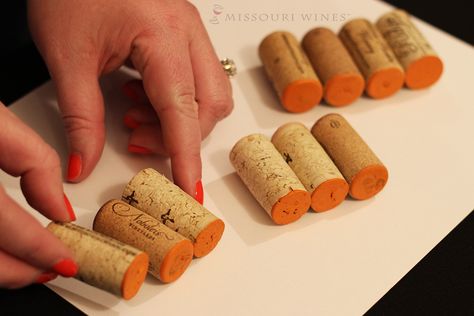 Cork Pumpkin Diy, Cork Garland Diy, Wine Cork Pumpkins Diy, Wine Cork Pumpkins Fall Crafts, Cork Pumpkins Fall Crafts, Wine Cork Halloween Crafts, Halloween Wine Cork Crafts, What To Do With Wine Corks, Wine Cork Pumpkins