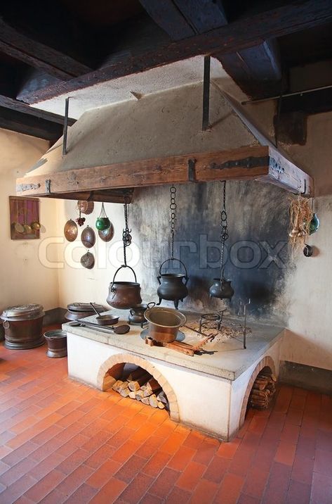 Old Castle Kitchen, Medieval Kitchen Aesthetic, Medieval Food Storage, Castle Kitchens Medieval, Ancient Kitchen, Castle Switzerland, Kitchen Ideas Gray, Medieval Kitchen, Cooking Hearth