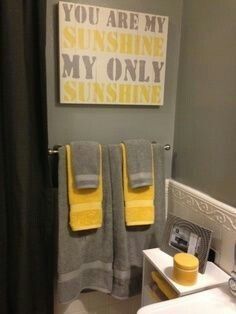 Grey And Yellow Bathroom, Half Baths Ideas, Yellow Gray Bedroom, Couples Bathroom, Apartment Decorating For Couples, Yellow Bathroom Decor, Room Yellow, Gray Bathroom Decor, Grey Baths