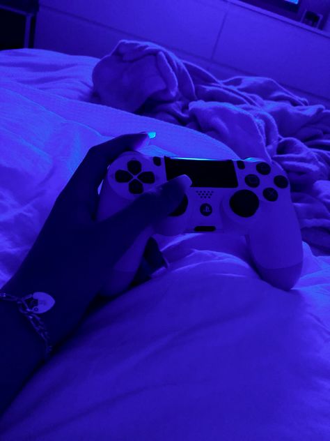 Cute Xbox Pfp, Pretty Sneakers, Purple Vibe, Army Girlfriend Pictures, Adventure Aesthetic, Hair Icon, Night Vibes, Poses For Photos, Cute Poses For Pictures