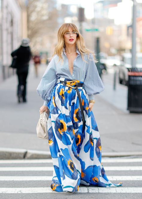 Flower Skirt Outfit, Floral Maxi Skirt Outfit, Long Floral Skirt, Maxi Skirt Style, Full Maxi Skirt, Long Skirt Outfits, Maxi Skirt Outfits, Julianne Hough, Floral Maxi Skirt