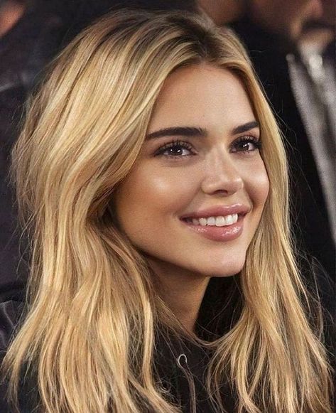 Brown Eyebrows Blonde Hair, Kendall Jenner Blonde Hair, Blonde Hair Dark Eyes, Blonde Hair Dark Eyebrows, Blonde Brown Eyes, Brown Eyes Blonde Hair, Kendall Jenner Makeup, Dark Eyebrows, Black Eyebrows