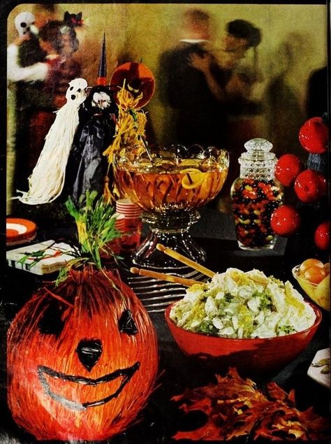 60s Halloween Party, Vintage Halloween Food, Halloween 80s Party, Halloween Bbq, Vintage Halloween Recipes, Retro Halloween Party, Halloween 80s, Your Invited, Spider Bite