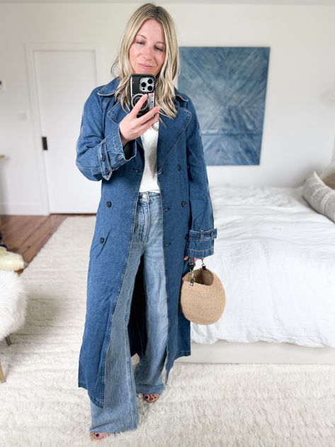 best denim jackets for 2024, are denim jackets still in style, denim jacket update, new denim jacket, denim trench coat | #TheMomEditStyle #DenimJacket #DenimJacketOutfits #DenimOutfit #TrenchCoat #DenimTrenchCoat #SpringJacket Denim Trench Coat Outfit, Trench Outfit, Style Denim Jacket, Jean Trench Coat, Trench Coat Outfit, Denim Trench Coat, Denim Jacket Outfit, Jacket Denim, Classic Denim Jacket