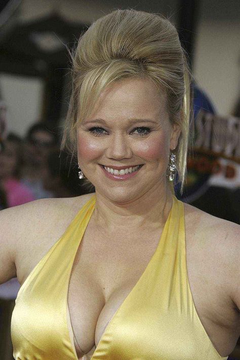 Caroline Rhea, Catherine Bell, Stand Up Comedians, Iconic Women, Hottest Celebrities, Tv Stars, Celebrity Crush, Famous People, Pretty People