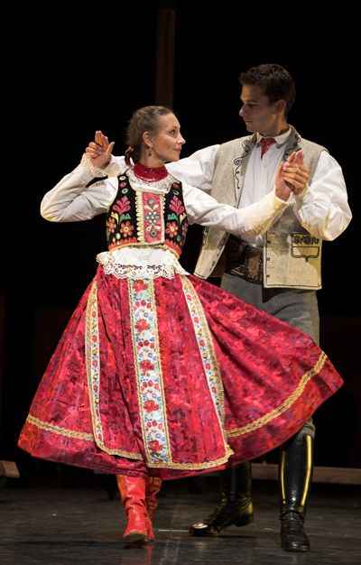 Tradition dance -Hungary -Csárdás! Hungarian Culture, Hungarian Dance, Hungarian Embroidery, Traditional Dance, Folk Dresses, Folk Dance, Budapest Hungary, Folk Costume, Dance Costume